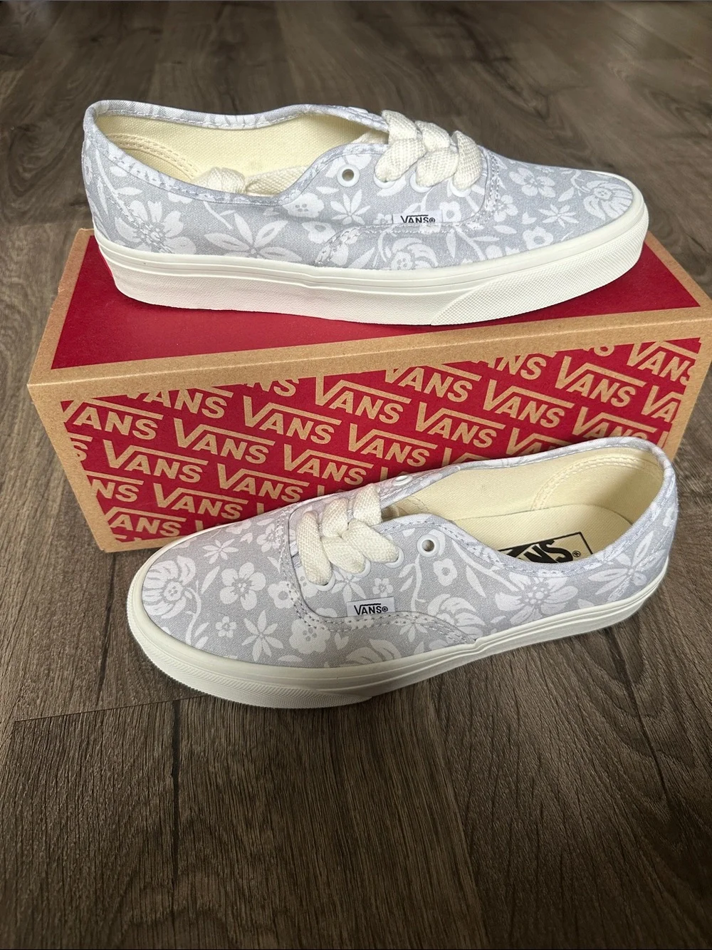 Vans Women's Light Gray Floral Lace-Up Sneakers